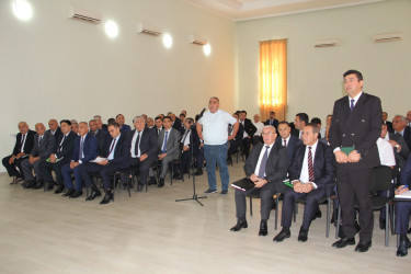 Cəlilabad rayonunda “Azərbaycan Respublikasında kənd təsərrüfatı, balıqçılıq və akvakultura məhsullarının istehsalı və emalı sahələrinin inkişafına dair 2026–2030-cu illər üçün Dövlət Proqramı”nın icrası ilə bağlı müşavirə keçirilib.