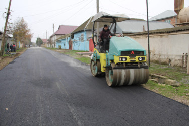 Cəlilabad şəhərinin N.Gəncəvi  küçəsində asfaltlanma işləri davam edir