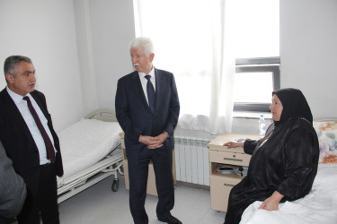 Rafiq Cəlilov rayon mərkəzi xəstəxanasında şəhid valideynlərini ziyarət edib