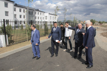 Rafiq Cəlilov Göytəpə şəhərində yeni asfalt örtüyü vurulan küçələrə baxış keçirib