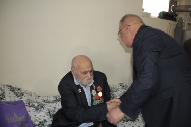 Böyük Vətən müharibəsi veteranı ziyarət edilib