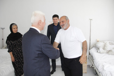 Rafiq Cəlilov rayon mərkəzi xəstəxanasında şəhid valideynlərini ziyarət edib