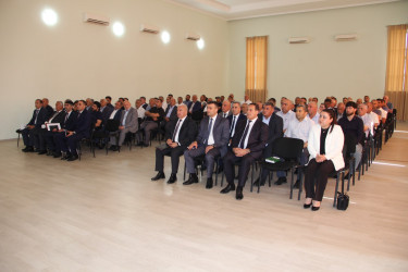 Cəlilabadda Azərbaycan Respublikası Prezidenti cənab İlham Əliyevin 25 may 2026-cı il tarixində kənd təsərrüfatı məsələlərinə həsr olunmuş müşavirəsində verdiyi tapşırıqların icrası və ölkəmizdə kənd təsərrüfatı, balıqçılıq və akvakultura məhsullarının istehsalı və emalı sahələrinin inkişafına dair 2026-2030-cu illər üçün Dövlət Proqramında nəzərdə tutulmuş tədbirlərin icrası barədə müşavirə keçirilib