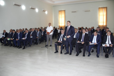 Cəlilabad rayonunda “Azərbaycan Respublikasında kənd təsərrüfatı, balıqçılıq və akvakultura məhsullarının istehsalı və emalı sahələrinin inkişafına dair 2026–2030-cu illər üçün Dövlət Proqramı”nın icrası ilə bağlı müşavirə keçirilib.