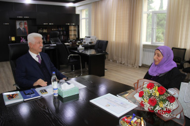 Rafiq Cəlilov Cəlilabad ədəbi mühitinin ağbirçəyi, rayonunun ilk xanım jurnalisti olan şair, yazıçı-publisist  Solmaz Məmmədovanı qəbul etmişdir