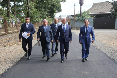 Rafiq Cəlilov Göytəpə şəhərində yeni asfalt örtüyü vurulan küçələrə baxış keçirib
