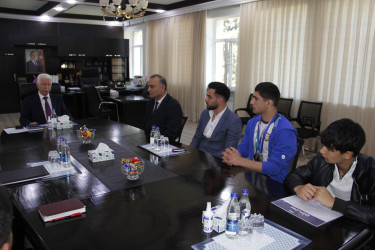 Cəlilabad Rayon İcra Hakimiyyətinin başçısı Rafiq Cəlilov idman sahəsində yüksək nailiyyətlər əldə etmiş idmançılar və onların məşqçiləri ilə görüş keçirib