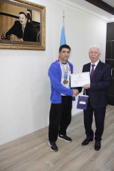 Cəlilabad Rayon İcra Hakimiyyətinin başçısı Rafiq Cəlilov idman sahəsində yüksək nailiyyətlər əldə etmiş idmançılar və onların məşqçiləri ilə görüş keçirib