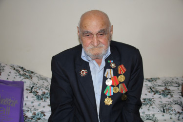 Böyük Vətən müharibəsi veteranı ziyarət edilib