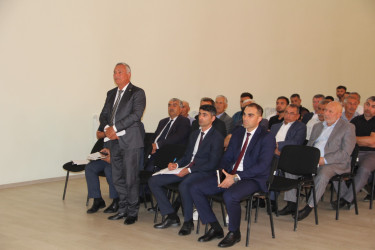Cəlilabadda Azərbaycan Respublikası Prezidenti cənab İlham Əliyevin 25 may 2026-cı il tarixində kənd təsərrüfatı məsələlərinə həsr olunmuş müşavirəsində verdiyi tapşırıqların icrası və ölkəmizdə kənd təsərrüfatı, balıqçılıq və akvakultura məhsullarının istehsalı və emalı sahələrinin inkişafına dair 2026-2030-cu illər üçün Dövlət Proqramında nəzərdə tutulmuş tədbirlərin icrası barədə müşavirə keçirilib