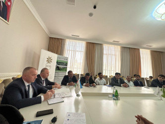 Yerli məhsulların satışına dəstək istiqamətində mövcud imkanlar, çətinliklər və perspektivlərə dair görüş keçirilib.