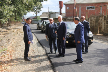 Rafiq Cəlilov Göytəpə şəhərində yeni asfalt örtüyü vurulan küçələrə baxış keçirib