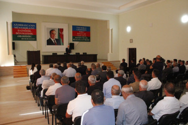 Cəlilabadda Azərbaycan Respublikası Prezidenti cənab İlham Əliyevin 25 may 2026-cı il tarixində kənd təsərrüfatı məsələlərinə həsr olunmuş müşavirəsində verdiyi tapşırıqların icrası və ölkəmizdə kənd təsərrüfatı, balıqçılıq və akvakultura məhsullarının istehsalı və emalı sahələrinin inkişafına dair 2026-2030-cu illər üçün Dövlət Proqramında nəzərdə tutulmuş tədbirlərin icrası barədə müşavirə keçirilib