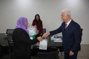 Rafiq Cəlilov Cəlilabad ədəbi mühitinin ağbirçəyi, rayonunun ilk xanım jurnalisti olan şair, yazıçı-publisist  Solmaz Məmmədovanı qəbul etmişdir