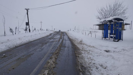 Cəlilabad rayonunda yollar qardan təmizlənir