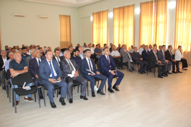 Cəlilabadda Azərbaycan Respublikası Prezidenti cənab İlham Əliyevin 25 may 2026-cı il tarixində kənd təsərrüfatı məsələlərinə həsr olunmuş müşavirəsində verdiyi tapşırıqların icrası və ölkəmizdə kənd təsərrüfatı, balıqçılıq və akvakultura məhsullarının istehsalı və emalı sahələrinin inkişafına dair 2026-2030-cu illər üçün Dövlət Proqramında nəzərdə tutulmuş tədbirlərin icrası barədə müşavirə keçirilib