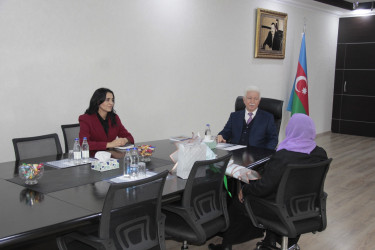 Rafiq Cəlilov Cəlilabad ədəbi mühitinin ağbirçəyi, rayonunun ilk xanım jurnalisti olan şair, yazıçı-publisist  Solmaz Məmmədovanı qəbul etmişdir