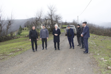 Rafiq Cəlilov şəhid ailəsini ziyarət edib və kənd yollarına baxış keçirib
