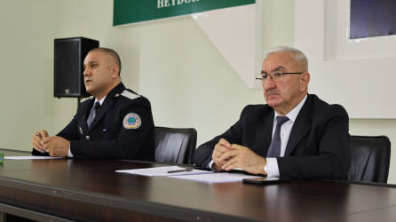 Cəlilabadda “Olduğu yer üzrə qeydiyyat, əcnəbi və vətəndaşlığı olmayan şəxslərin olma və yaşama qaydaları” mövzusunda maarifləndirici tədbir keçirilib
