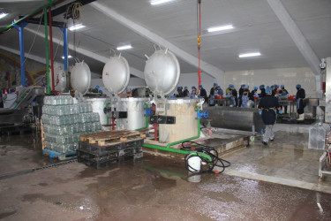 Cəlilabad Rayon İcra Hakimiyyətinin başçısı Rafiq Cəlilov rayonda fəaliyyət göstərən konserv zavodunda istehsal prosesi ilə tanış olub