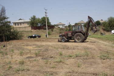 Rafiq Cəlilov kənd yaşayış məntəqələrində və şəhər ərazisində aparılan abadlıq, quruculuq və yenidənqurma işləri ilə tanış olmuşdur