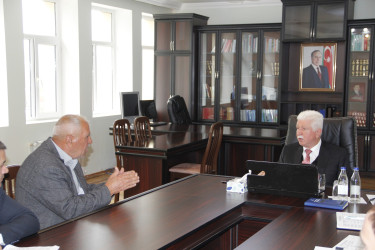 Cəlilabad Rayon İcra Hakimiyyətinin başçısı Rafiq Cəlilov vətəndaşları qəbul edib